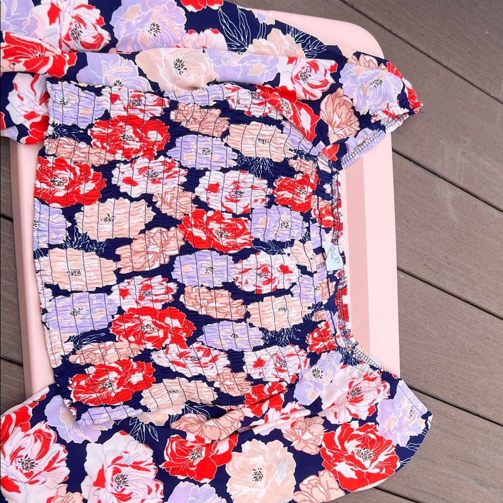 Like New Floral Off-Shoulder Crop Top